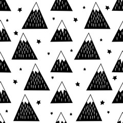 Wandcirkels Bergen patronen Geometrische besneeuwde bergen met sterren  © in_dies_magis