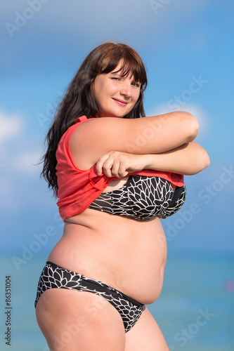 Fotografie Overweight young woman at the sea