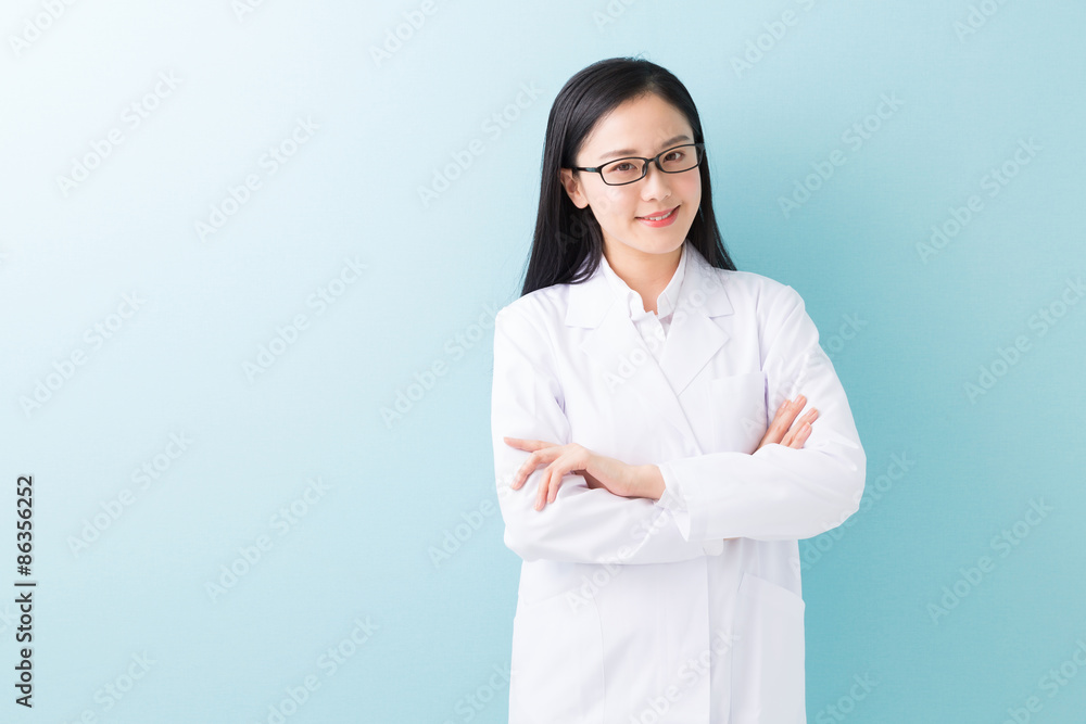 白衣の女性 白衣の女性