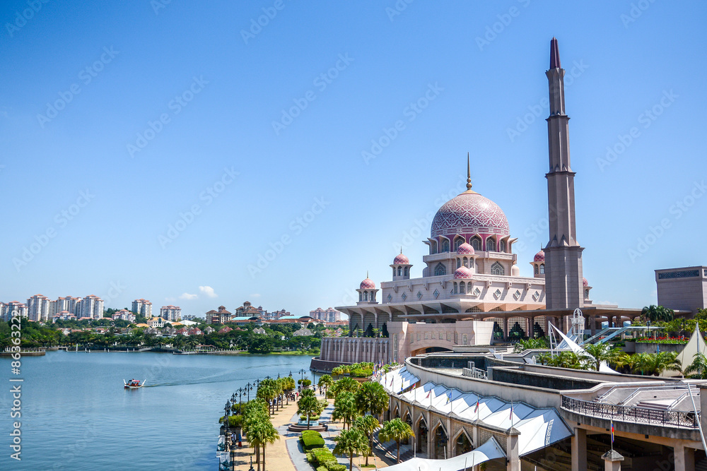 Naklejka premium Putra Mosque, Putrajaya, Malaysia