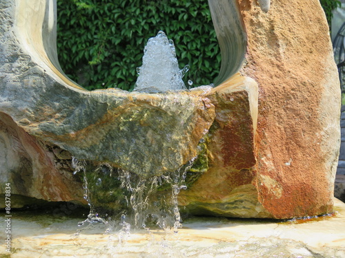 Wasser Spiel in Garten photo