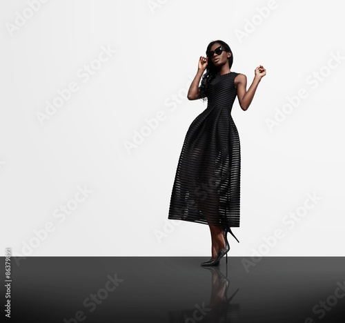 Φωτογραφία woman wearing elegant dress