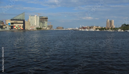 Blick hinaus aus dem Inner Harbor in Baltimore, Maryland