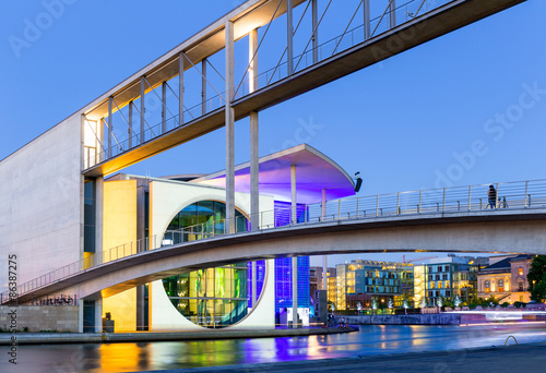 Photography Kanzleramt (Marie-Elisabeth-Lüders-Haus) im Regierungsviertel bei Nacht, Berlin