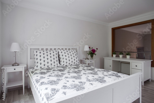 Luxury elegant bedroom © Photographee.eu