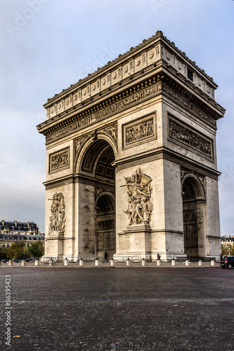 Arc de Triomphe de l'Etoile on Charles de Gaulle Place, Paris.  © dbrnjhrj