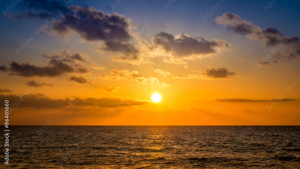 Fototapeta premium Sunrise over caribbean sea