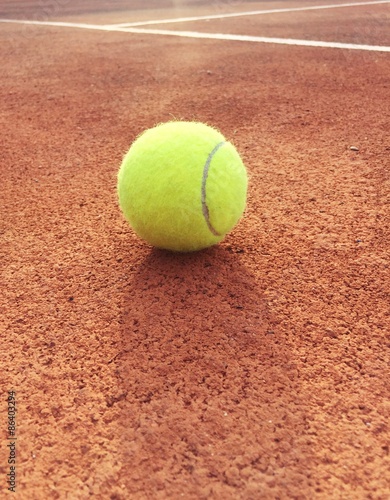 Tennis ball on tennis court © kubra konca