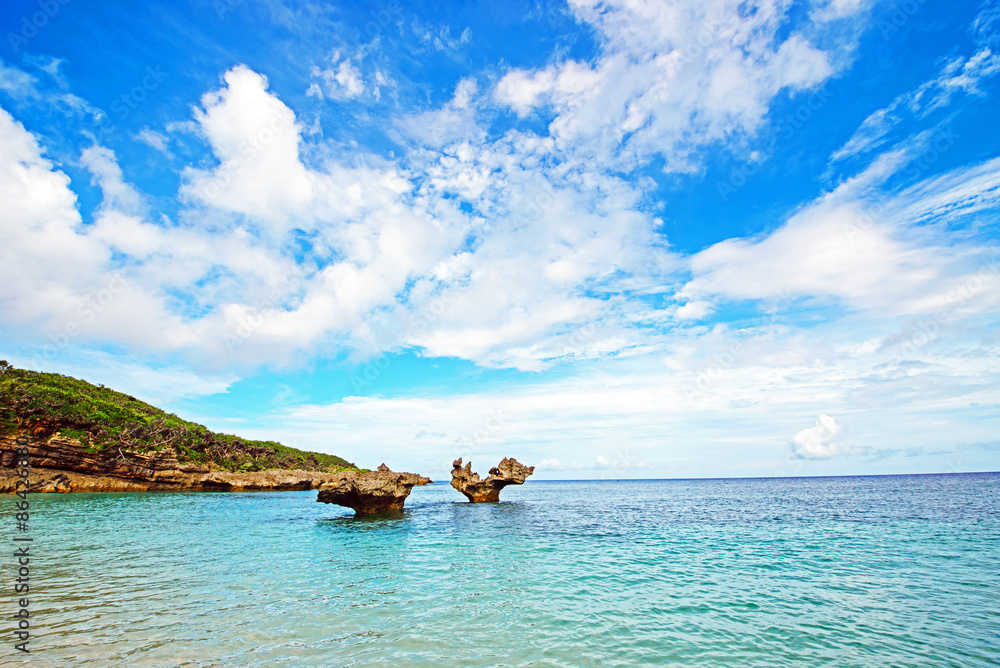 Fototapeta premium Heart of rock and beautiful sea, Okinawa, Japan