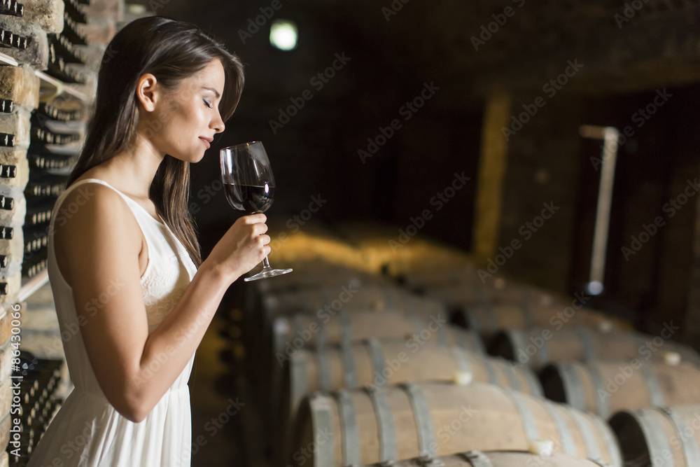 Canvas Print Young woman in the wine cellar