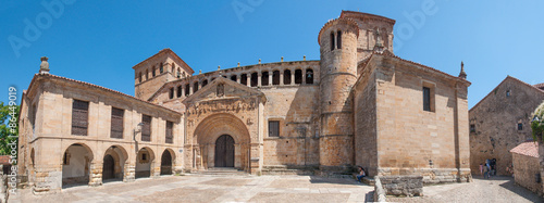 Santillana del Mar - Collégiale romane Sainte Julienne.