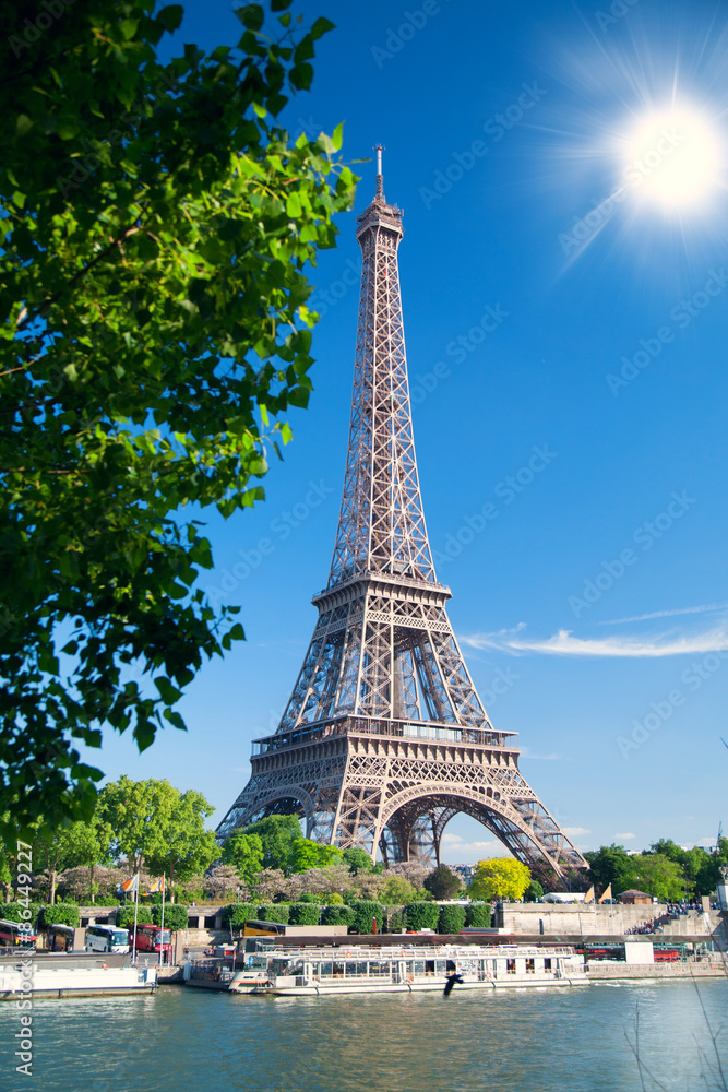 Fototapeta premium summer day the sun shines over the Eiffel Tower symbol of Paris.