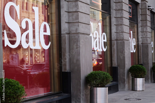 Fotografía The word Sale on a show window