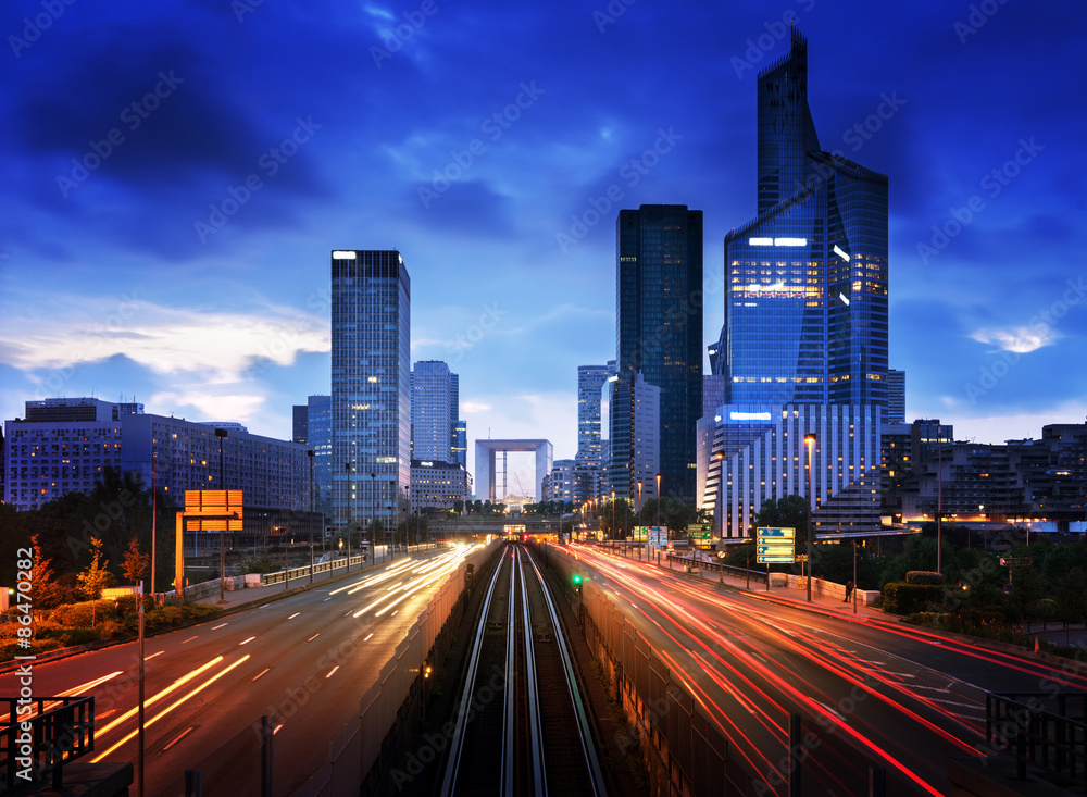 Obraz premium droga w Paryżu LaDefense, Francja