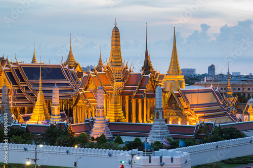 Photography The beauty of the Emerald Buddha Temple at twilight