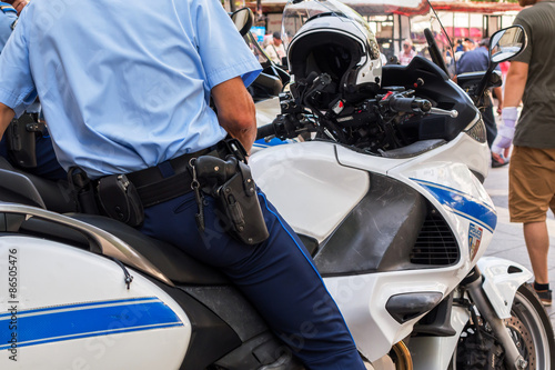 Policier à moto