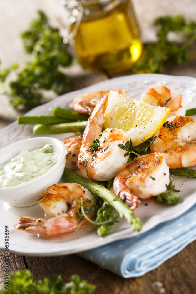 Grilled shrimps with asparagus and wild garlic sauce Grilled shrimps with asparagus and wild garlic sauce
