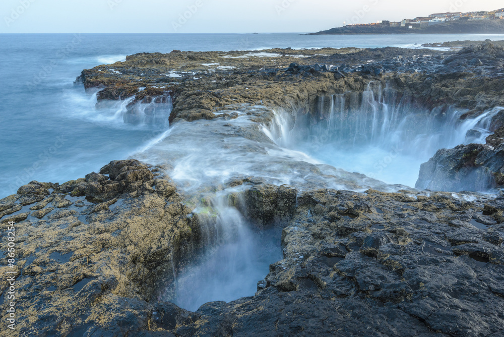 Bufadero de La Garita en Telde, Gran Canaria (España) Bufadero de La Garita en Telde, Gran Canaria (España)