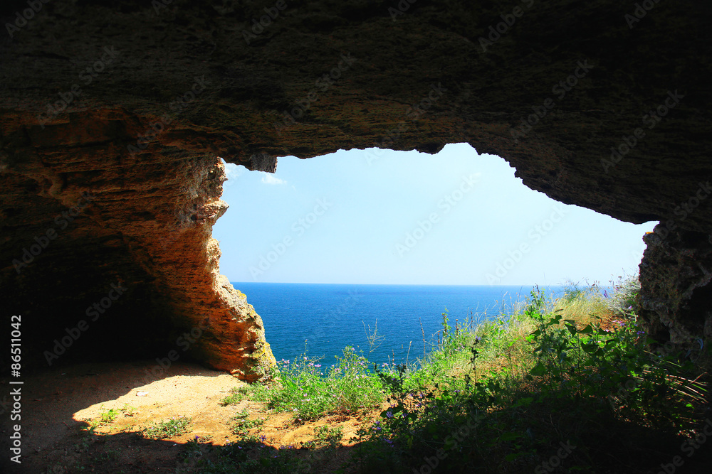 Fototapeta premium sea view from the cave sky