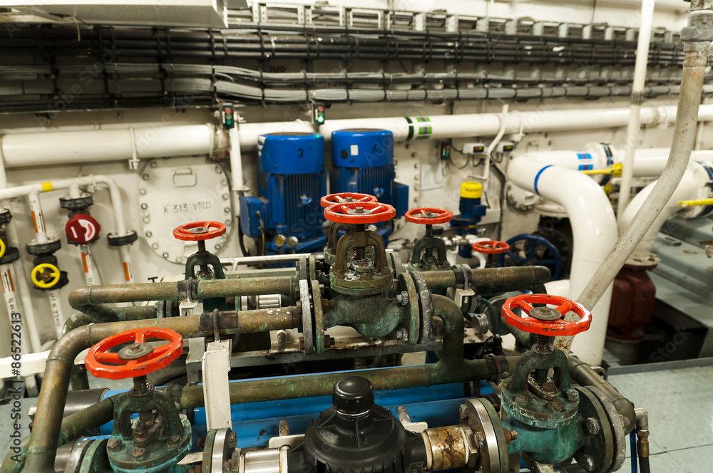 Obraz premium Offshore Ship Valves, Pipes, Motors, Engines - Engineering Interior