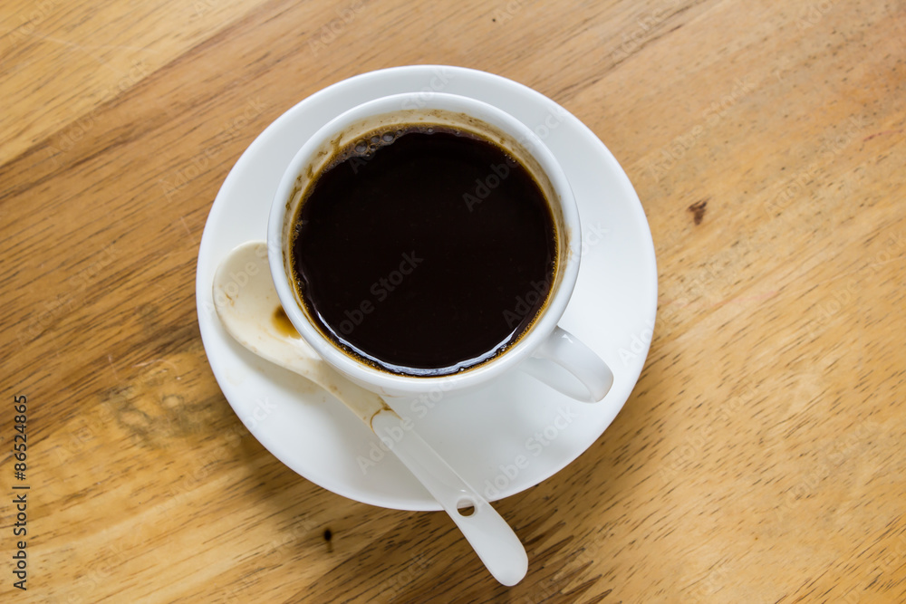 Obraz premium Cup of coffee on a wooden table