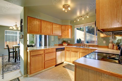 Beautiful traditional kitchen with hardwood floor.