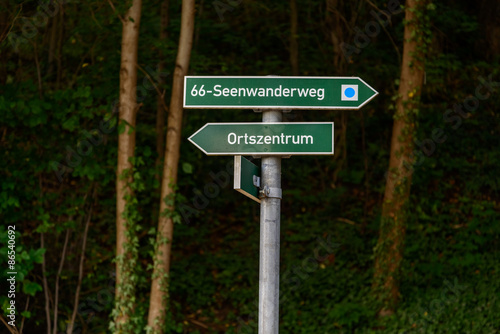 Wegweiser auf dem "66-Seen-Wanderweg"