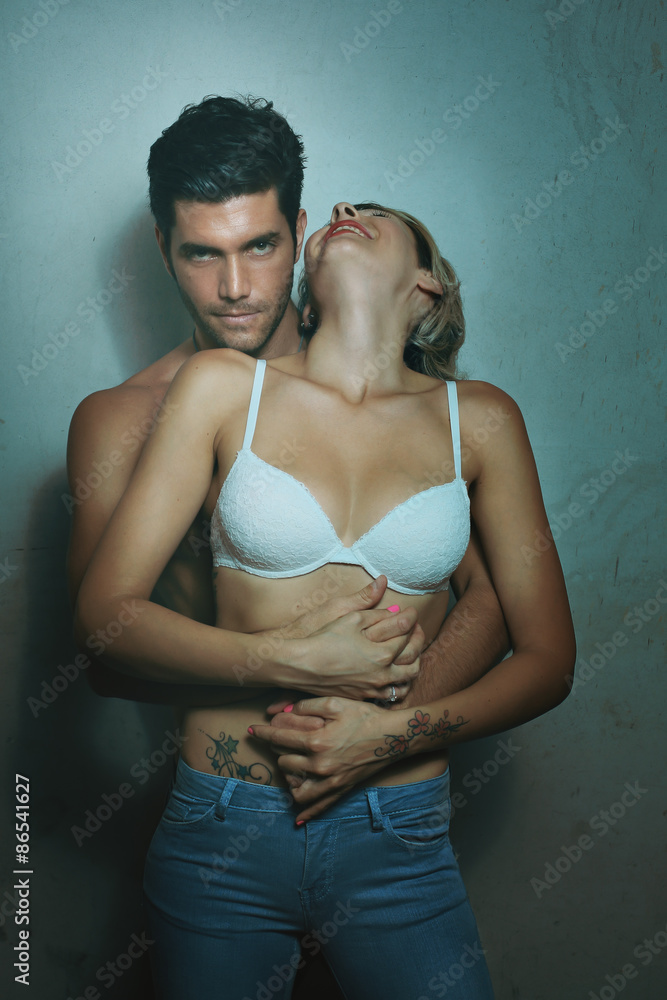 Obraz premium Beautiful fashion couple against old wall