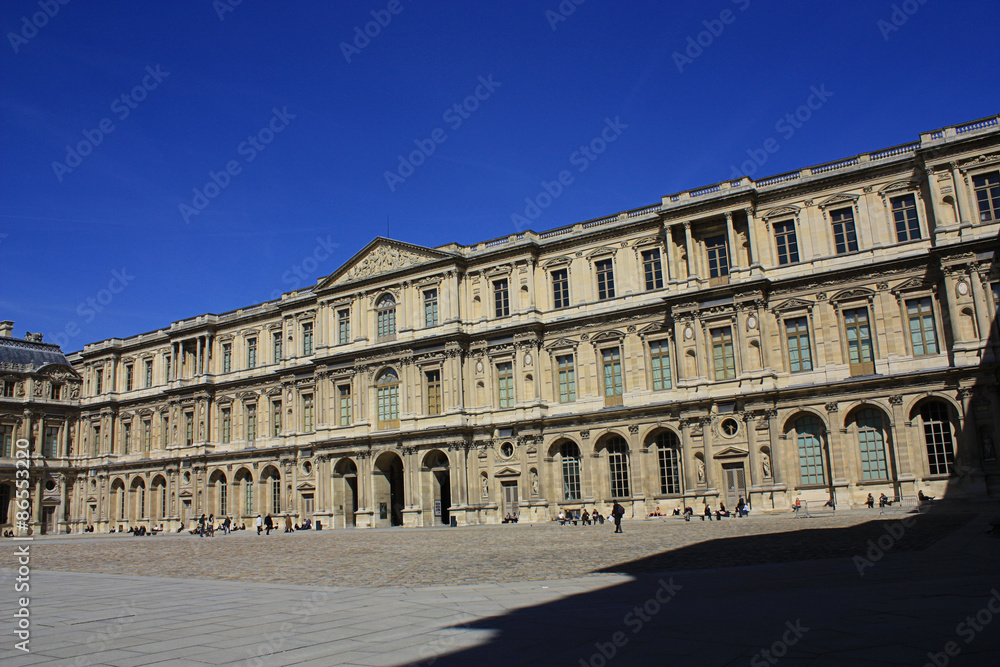 Louvre, Internal courtyard