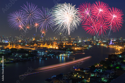 Canvas Print Grand palace and Bangkok City with Colorful Fireworks, Thailand
