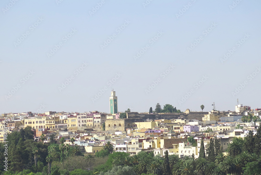 Minarete y ciudad en Marruecos, Norte de África