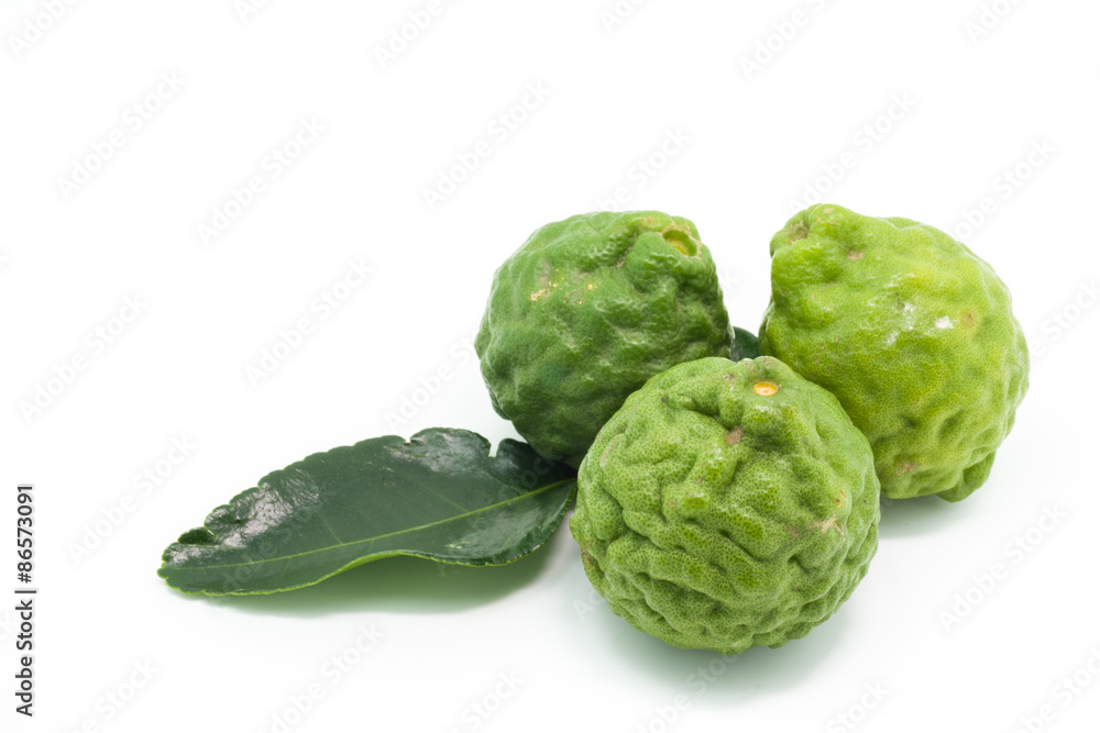 Obraz premium Kaffir lime (Bergamot) isolated on white background