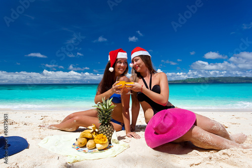Fototapeta Naklejka Na Ścianę i Meble -  Celebrating christmas on tropical beach