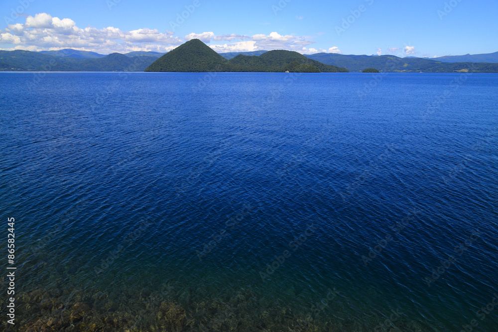 青い湖