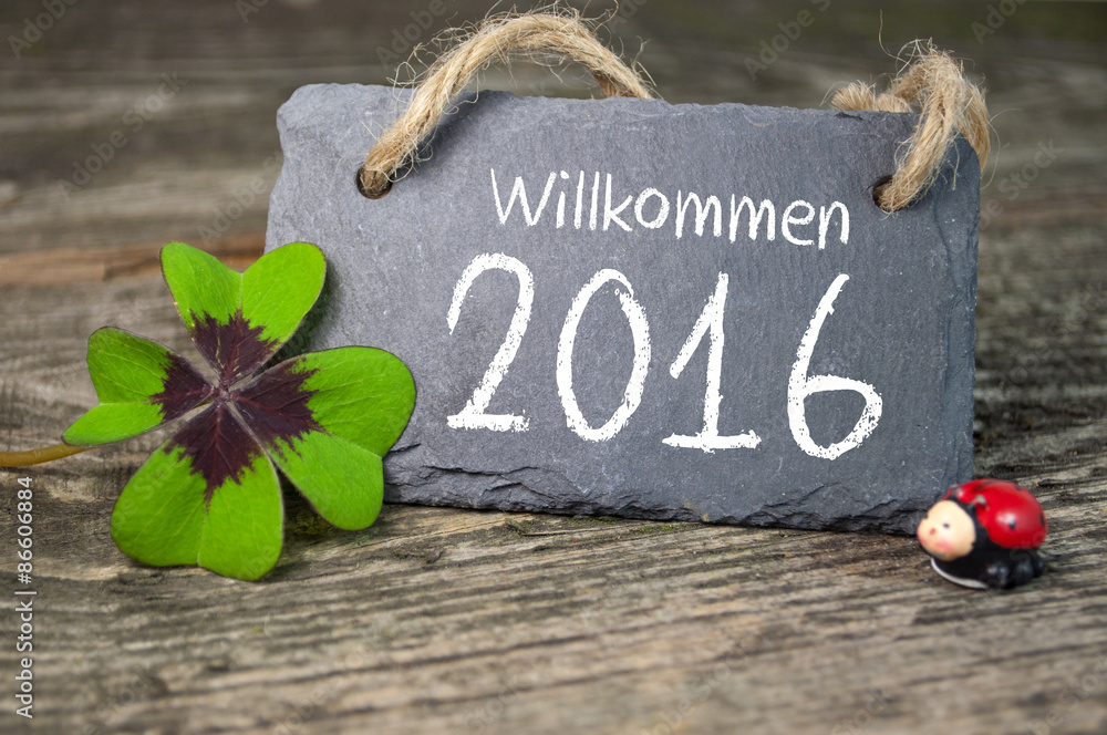 Naklejka premium Kreidetafel mit Kleeblatt, Hufeiesen und Marienkäfer