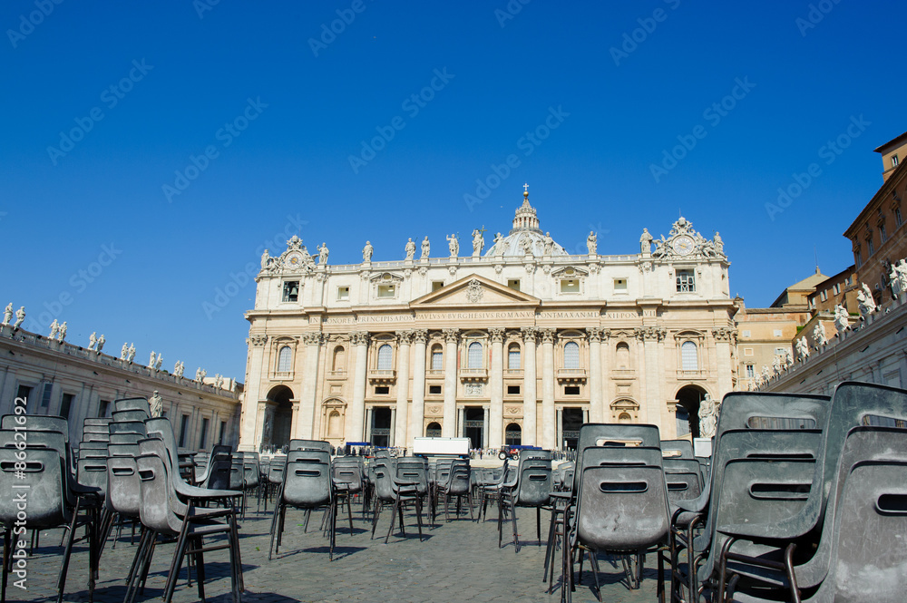 Obraz premium St Peter cathedral with many empty chair in Rome, Italy, Vatican City