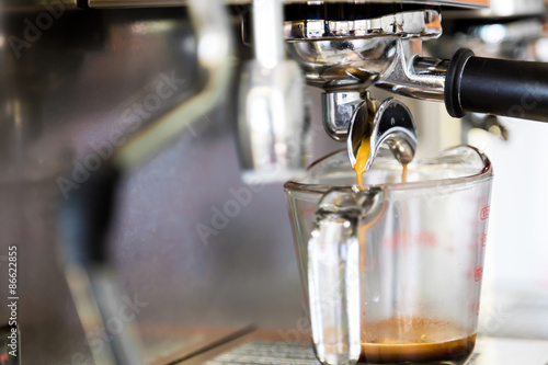 Prepares espresso in coffee shop