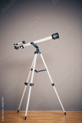 Fototapeta Naklejka Na Ścianę i Meble -  telescope on tripod