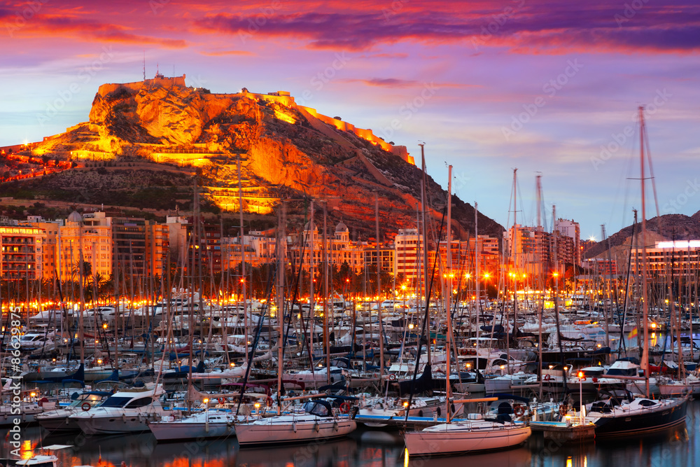 Naklejka premium port with yachts in during sunset. Alicante