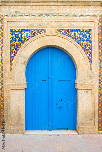 Tunisia, El Jem, old houses of the Medina, detail of a door © giumas