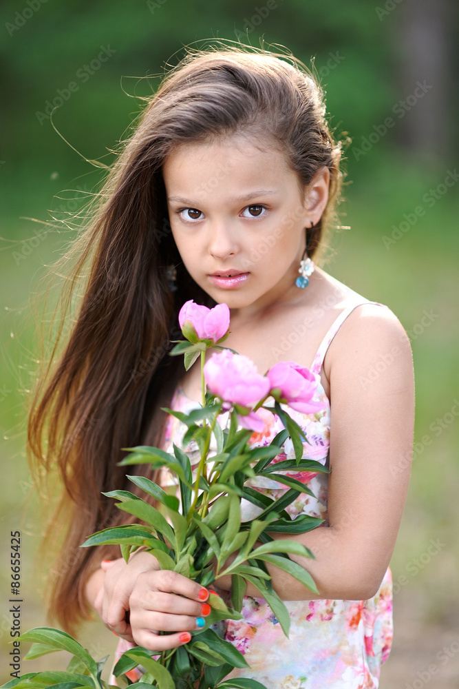 Fototapeta premium portrait of a beautiful little girl with flowers