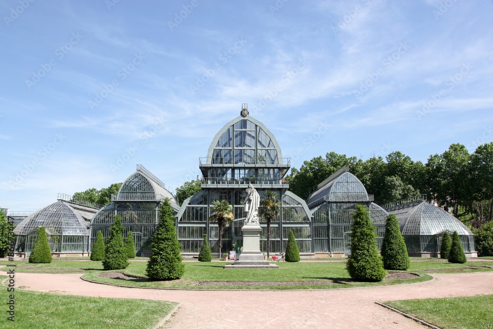 Obraz premium Greenhouse in park of la tête d'or in Lyon, France