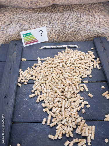 wood pellets and energy lable with question mark