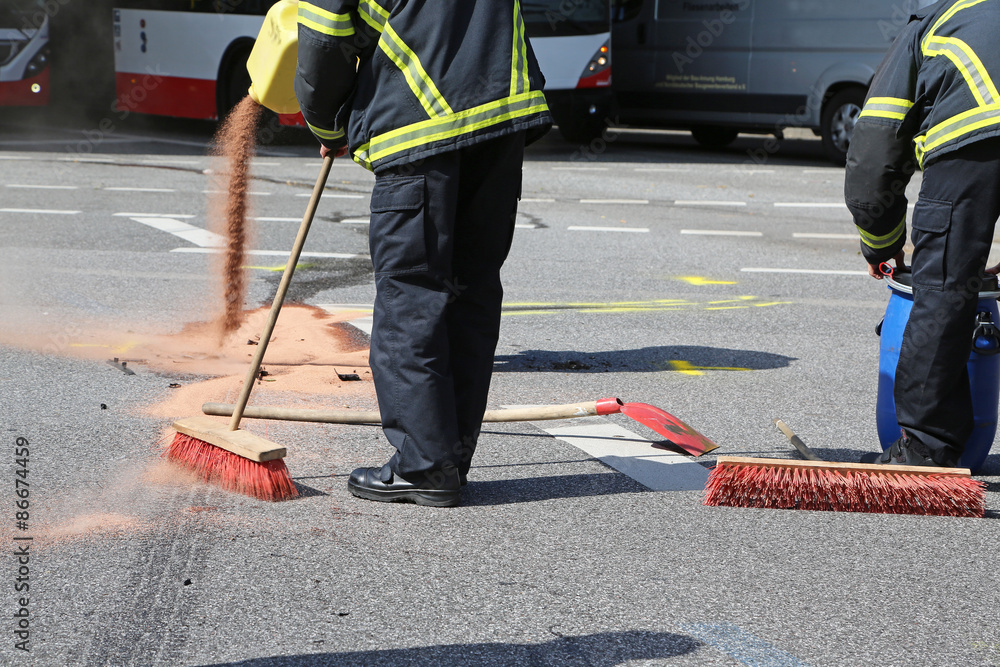 Fototapeta premium Bindemittel auf Ölspur