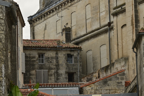 Construction archaïques contre l'hôtel de ville d'Angoulême 