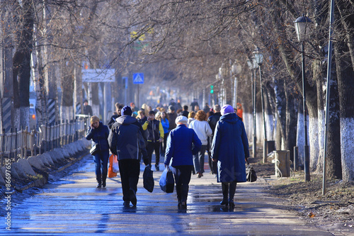 Canvas Print Vologda, RUSSIA – MARCH 10: crowd of people on the street, pedestrians on March