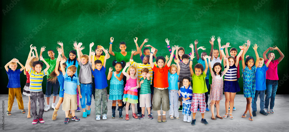 Obraz premium Multi-Ethnic Group of Children Holding Empty Billboard