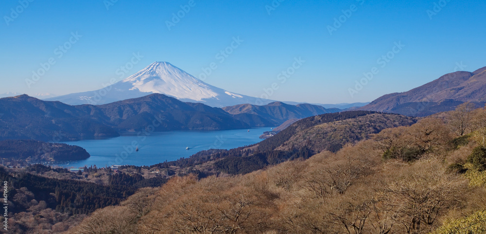 Naklejka premium Mountain Fuji and lake ashi in autumn season