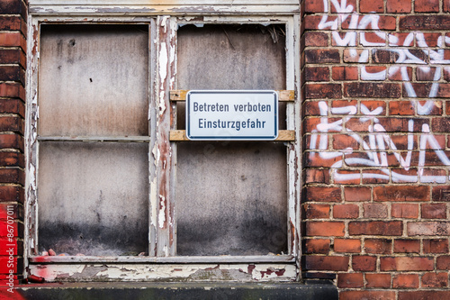 Betreten verboten Einsturzgefahr Fabrik photo