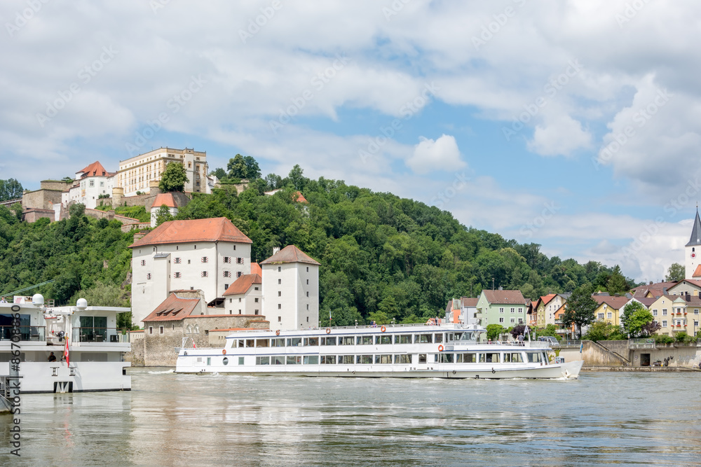 Uitzicht over Donau en Veste Oberhaus in Passau